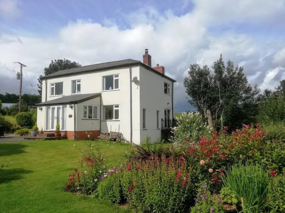 Country Home With Gardens Newtown  Esterno foto