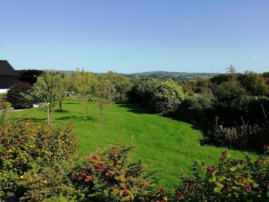 Country Home With Gardens Newtown  Esterno foto